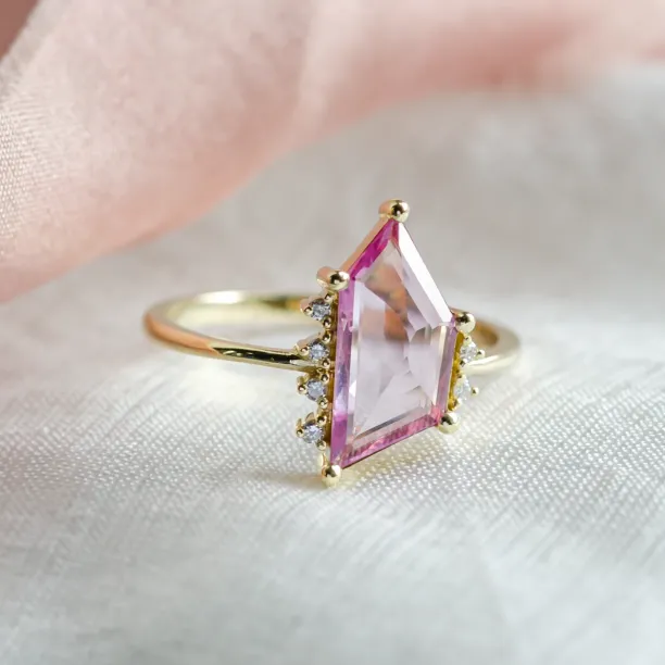 Gold ring with pink sapphire in asymmetric shape ROSALIE Image
