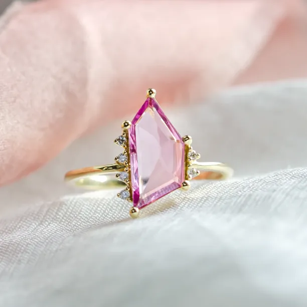 Gold ring with pink sapphire in asymmetric shape ROSALIE Image