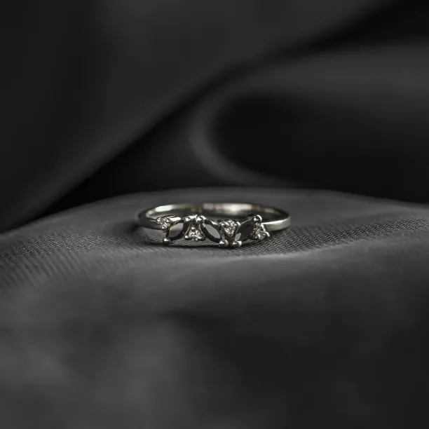 Gold ring with marquise black and classic diamonds VALLO Image