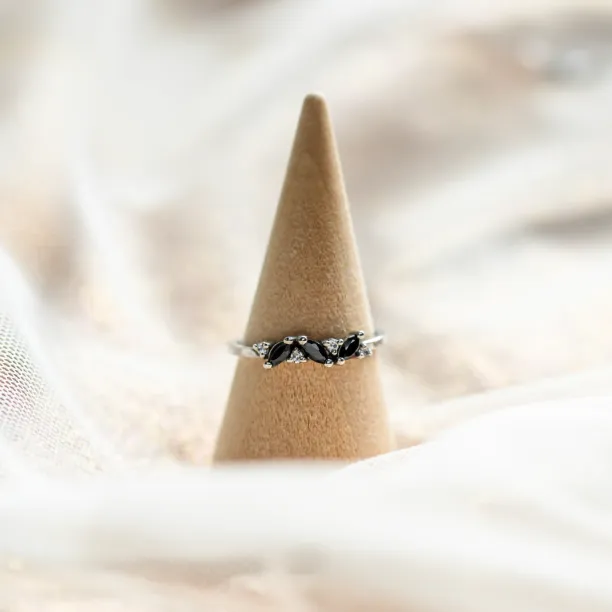 Gold ring with marquise black and classic diamonds VALLO Image