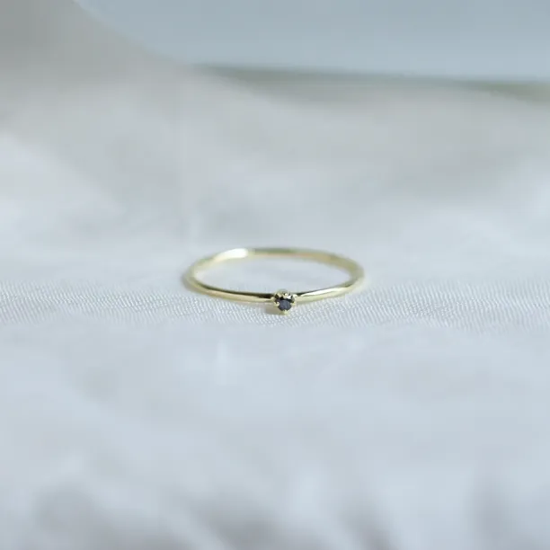 Gold minimalist ring with black diamond BRUNO Image