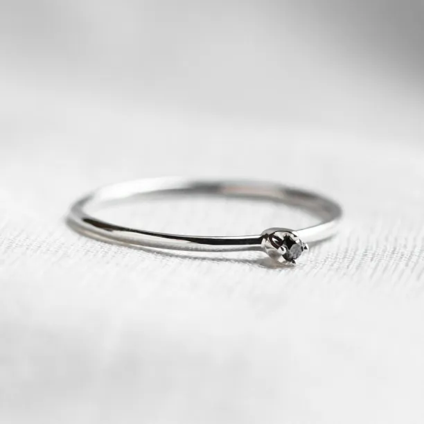 Gold minimalist ring with black diamond BRUNO Image