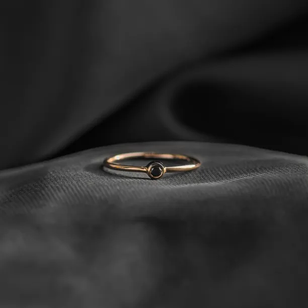 Minimalist ring with black diamond BLAIZE Image