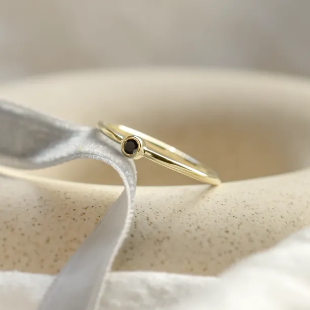 Minimalist ring with black diamond BLAIZE Image