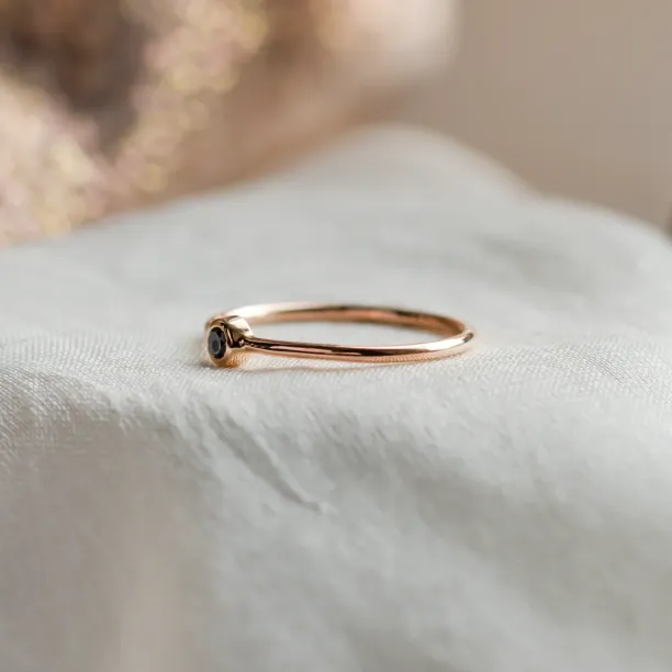 Minimalist ring with black diamond BLAIZE Image