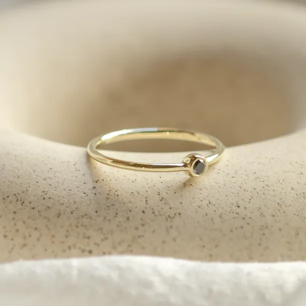 Minimalist ring with black diamond BLAIZE Image