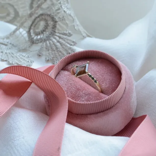 Original ring with salt'n'pepper diamond JACKIE Image