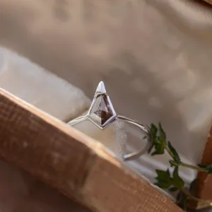 Unusual ring with kite salt and pepper diamond PISTE Thumbnail