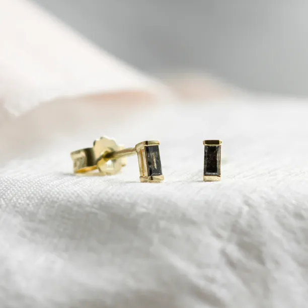 Minimalist earrings with gray diamonds RICKY Image