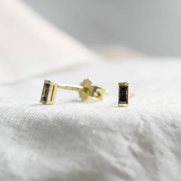 Minimalist earrings with gray diamonds RICKY Image