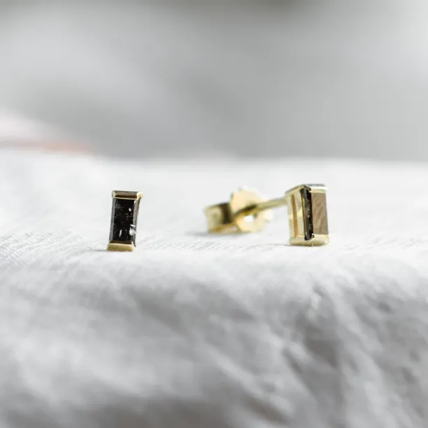 Minimalist earrings with baguette salt and pepper diamonds LOFI Image