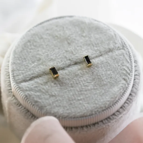 Minimalist earrings with baguette salt and pepper diamonds LOFI Image