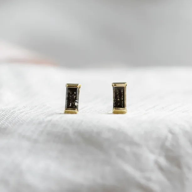 Minimalist earrings with baguette salt and pepper diamonds LOFI Image