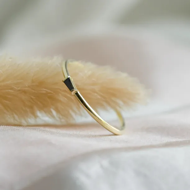 Gold ring with tapered baguette gray diamond GERRY Image