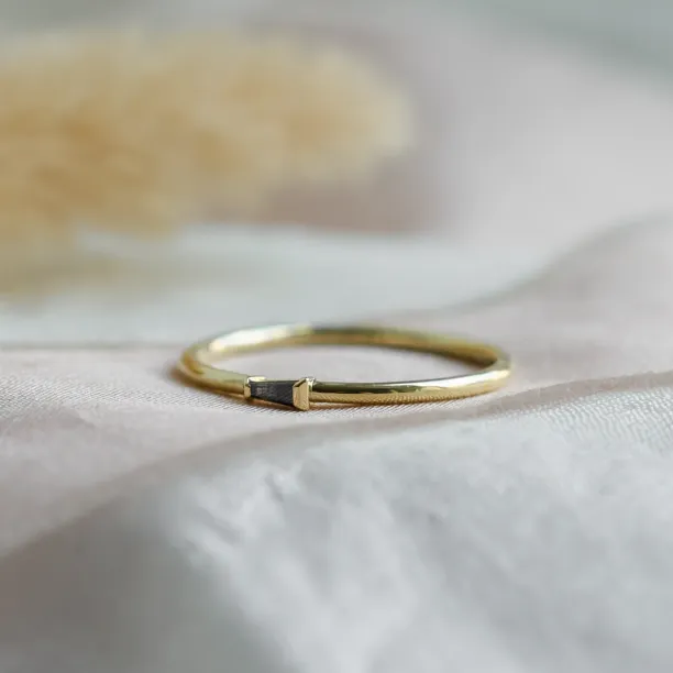 Gold ring with tapered baguette gray diamond GERRY Image