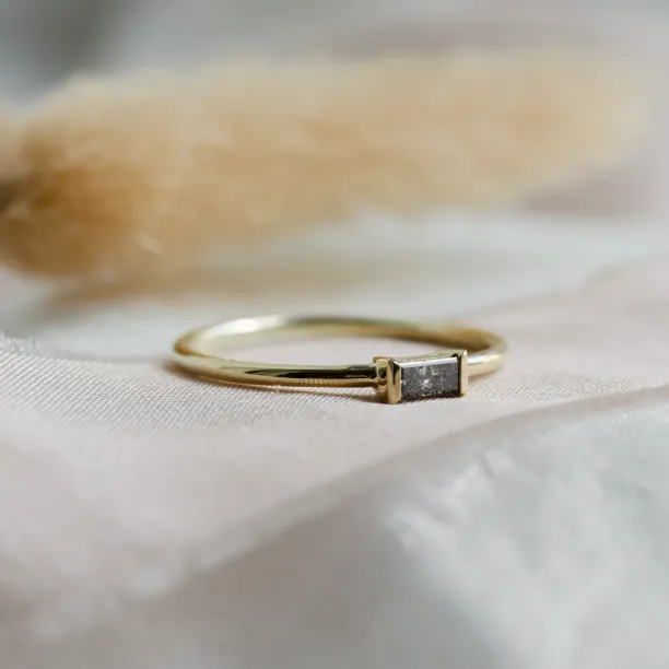 Ring in art deco style with salt'n'pepper diamond RODEO Image