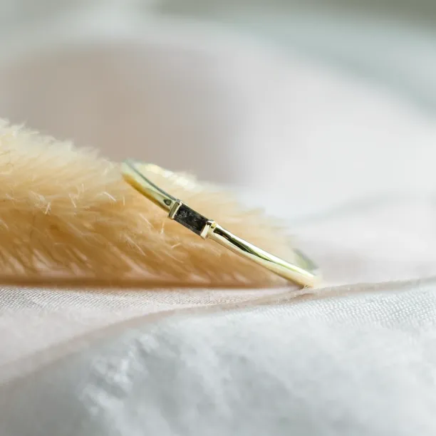 Gold ring with baguette salt'n'pepper diamond TORRE Image