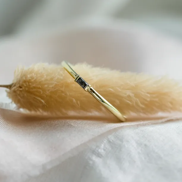 Gold ring with baguette salt'n'pepper diamond TORRE Image