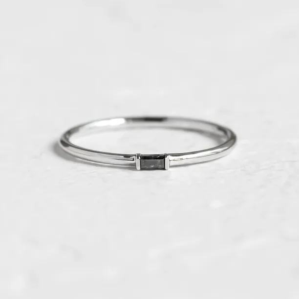 Gold ring with baguette salt'n'pepper diamond TORRE Image