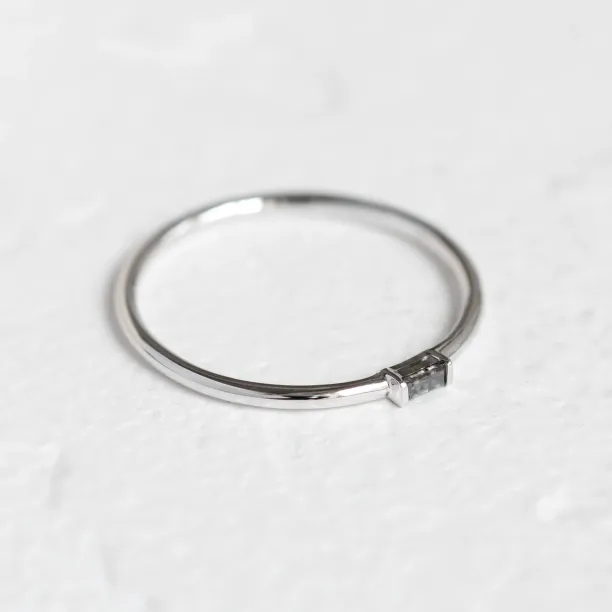 Gold ring with baguette salt'n'pepper diamond TORRE Image