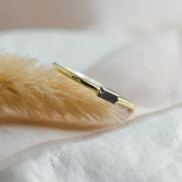 Minimalist ring with baguette salt'n'pepper diamond TASSI Image