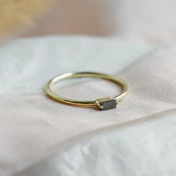 Minimalist ring with baguette salt'n'pepper diamond TASSI Image