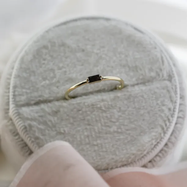 Minimalist ring with baguette salt'n'pepper diamond TASSI Image