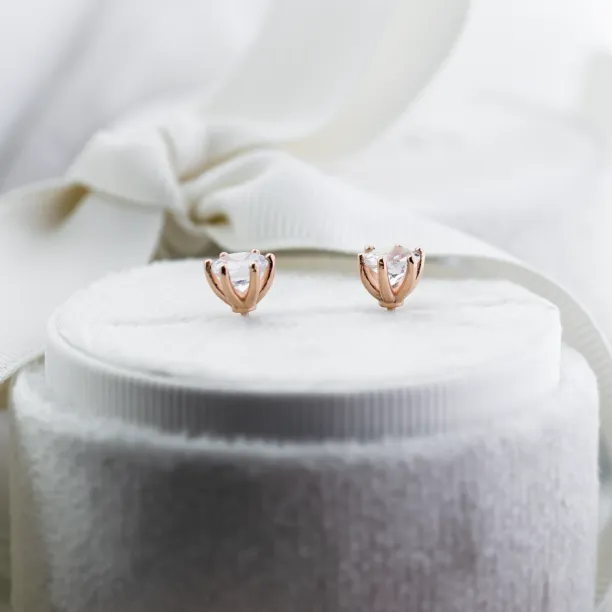 Stud earrings with white moonstone JULIET Image