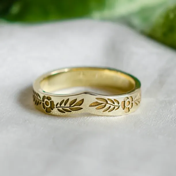 Curved wedding ring with floral motive LENNA Image