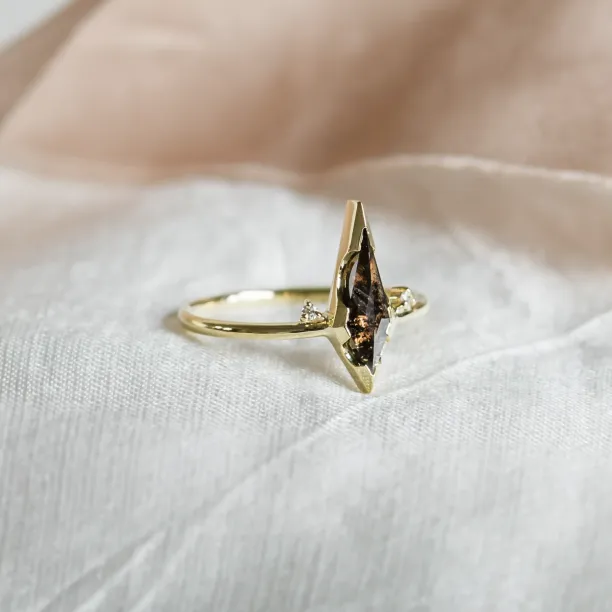 Alternative engagement ring with salt and pepper diamond CHLOE Image