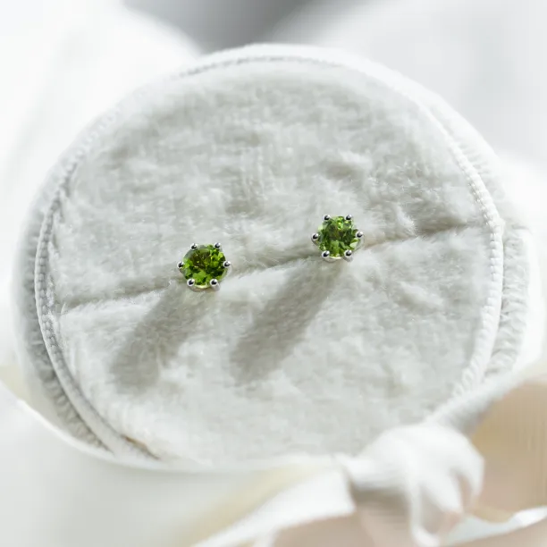 Gold earrings with peridots SALSA Image