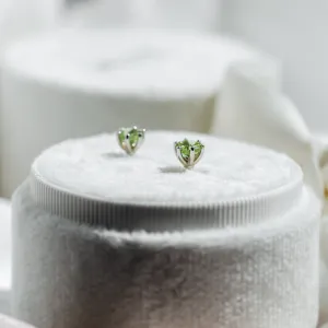 Gold earrings with peridots SALSA Thumbnail