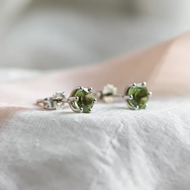 Gold earrings with peridots SALSA Image