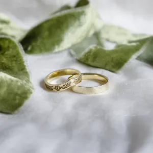 Original wedding bands with curved shape and flowers FOLK Thumbnail