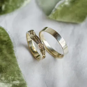 Original wedding bands with curved shape and flowers FOLK Thumbnail