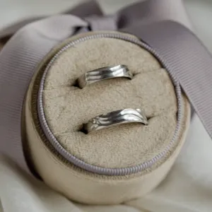 Original wedding rings with waves FIUME Thumbnail