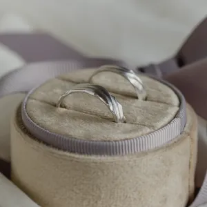Original wedding rings with waves FIUME Thumbnail