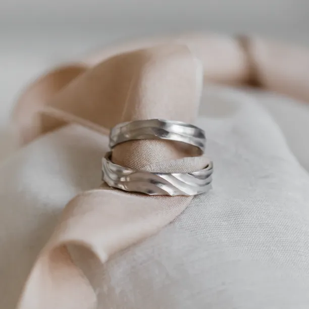 Original wedding rings with waves FIUME Image