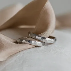 Original wedding rings with hammered surface BEAT Thumbnail