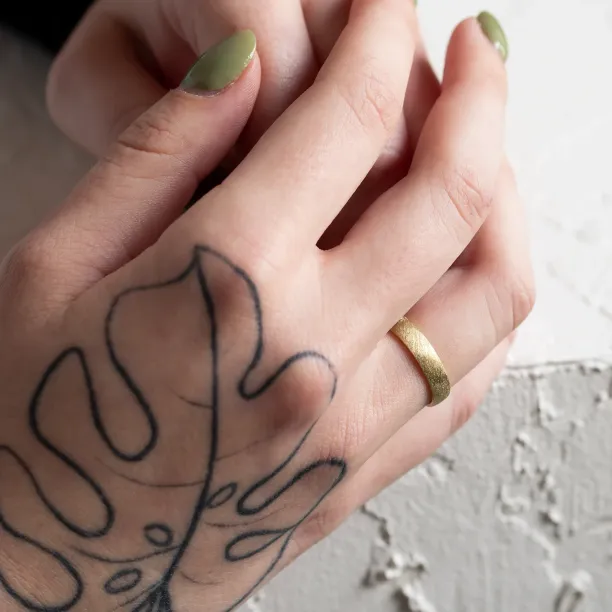 Matte wedding bands with florentine surface CALCOLO Image