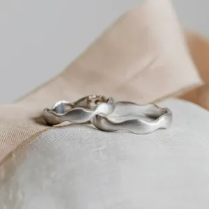 Unusual wedding rings in curved shape GOCCIO Thumbnail