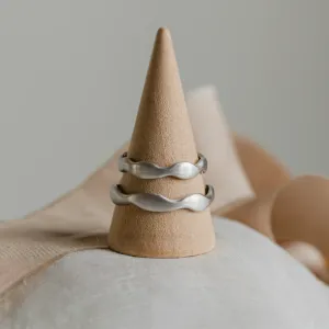 Unusual wedding rings in curved shape GOCCIO Thumbnail