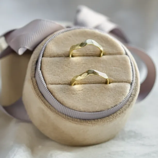 Hammered unusual wedding rings ARYA Image