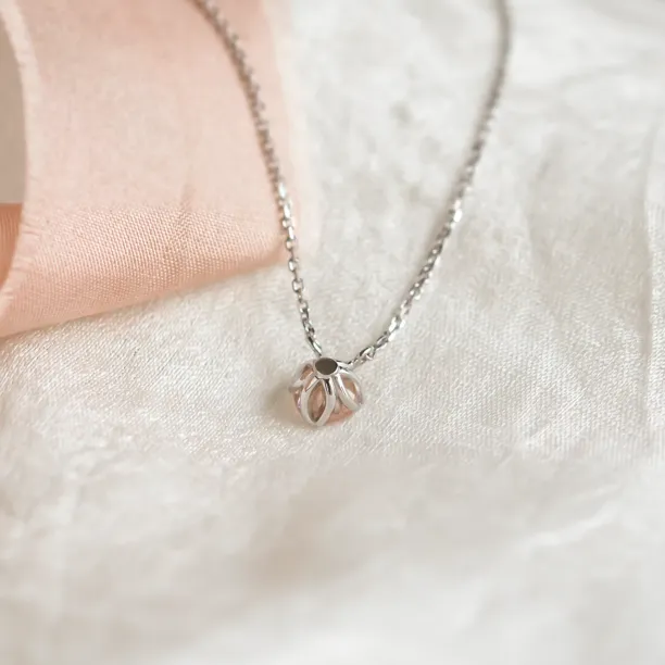 Morganite in gold necklace DAISY Image