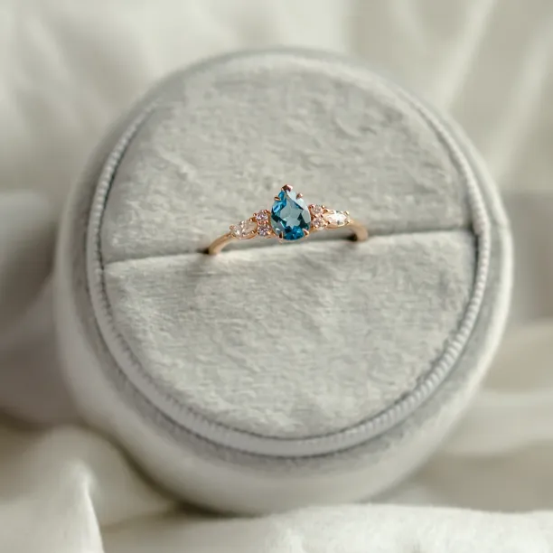 Gold ring with topaz and moissanites ASTROS Image