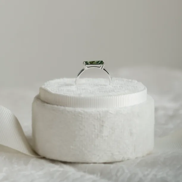 Minimalist ring with baguette moss agate LOKI Image