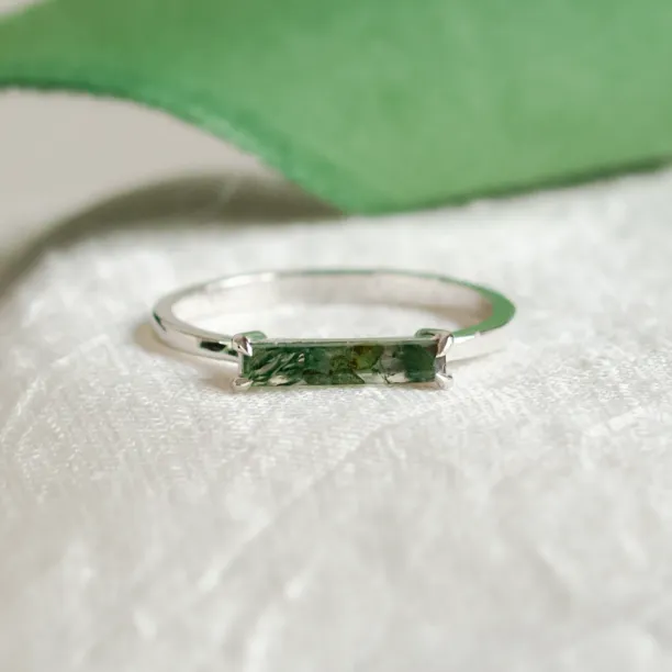 Minimalist ring with baguette moss agate LOKI Image