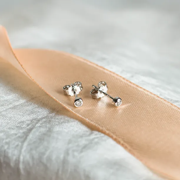 Minimalist salt and pepper diamond earrings ANISE Image