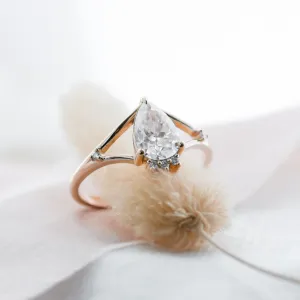 Atypical gold ring with moissanites AMELIA Thumbnail