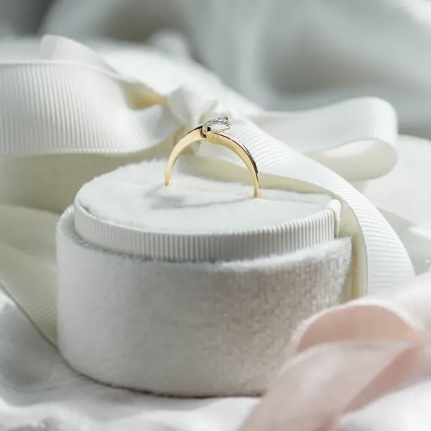 Elegant ring with marquise moissanite CHARLOTTE Image